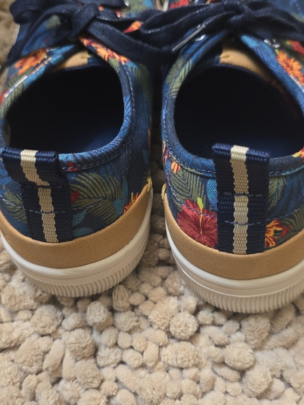 TOMS Women's Size 8.5 Floral Canvas Lace-Up Sneaker Navy Blue Red Yellow Flowers - Picture 3 of 6